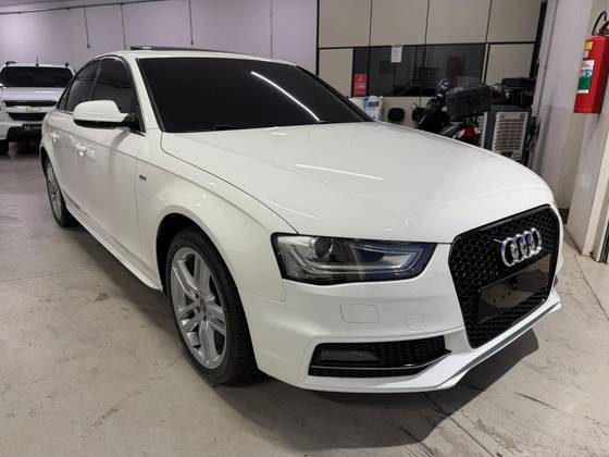 AUDI A4 1.8 TFSI AMBIENTE GASOLINA 4P MULTITRONIC AUDI A4 1.8 TFSI AMBIENTE GASOLINA 4P MULTITRONIC